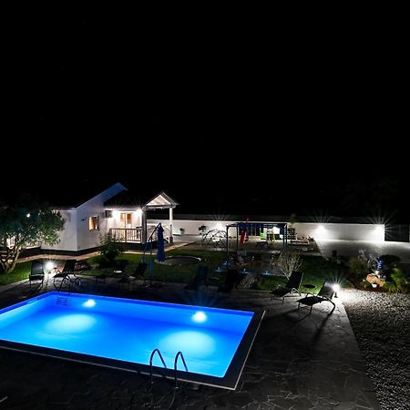 Holiday Home Aprilis With Pool, Jacuzzi And Sauna Galovac  Exteriör bild