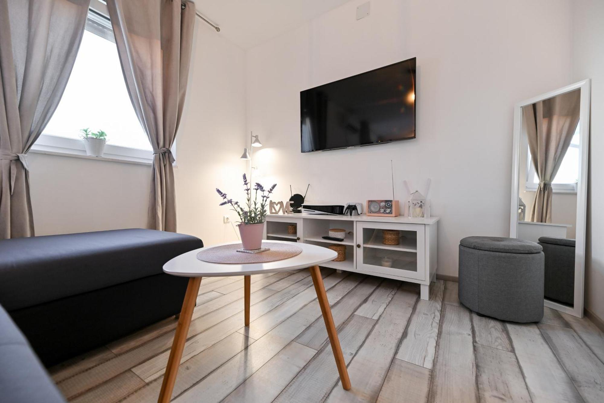 Holiday Home Aprilis With Pool, Jacuzzi And Sauna Galovac  Exteriör bild