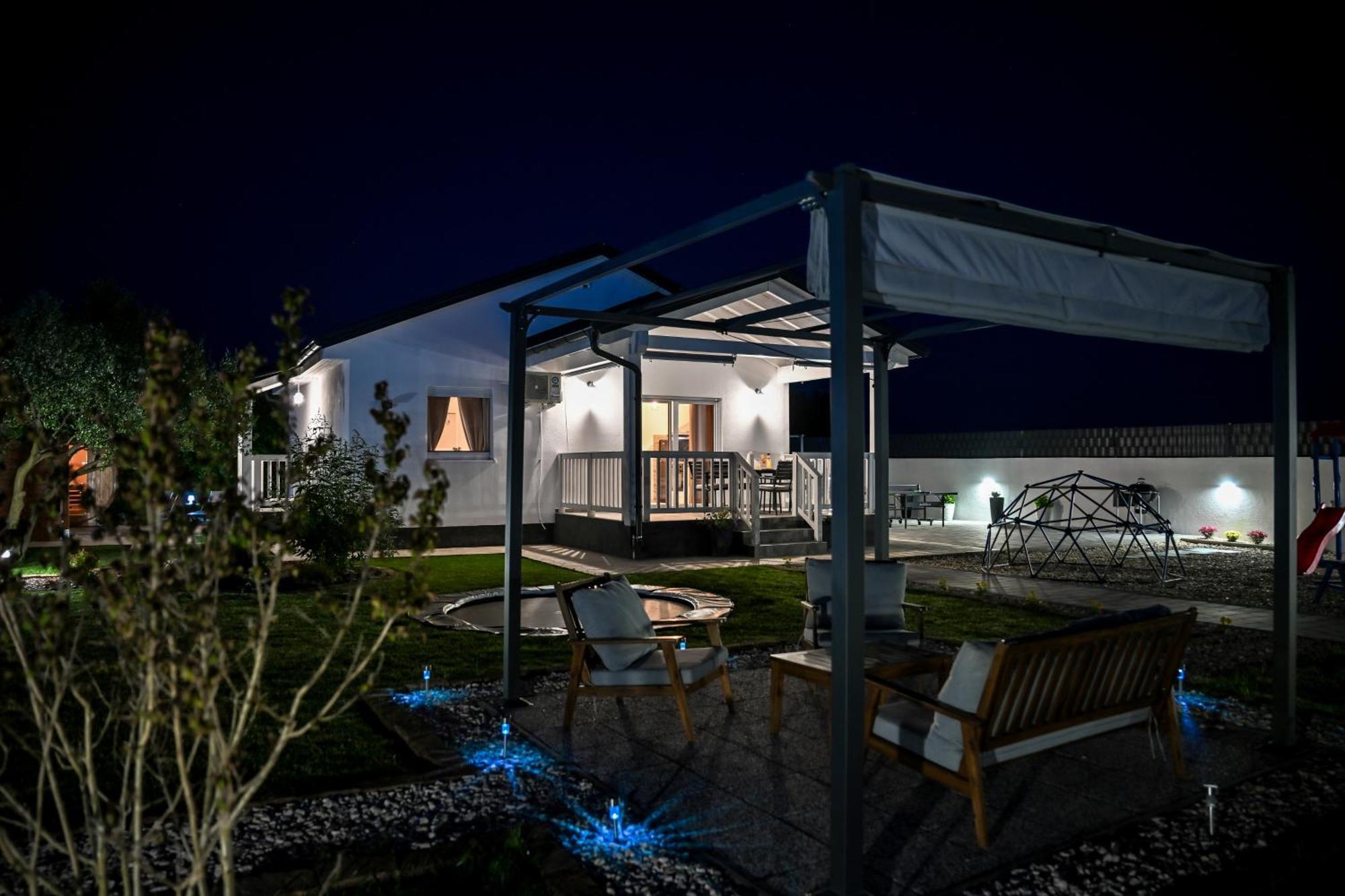 Holiday Home Aprilis With Pool, Jacuzzi And Sauna Galovac  Exteriör bild