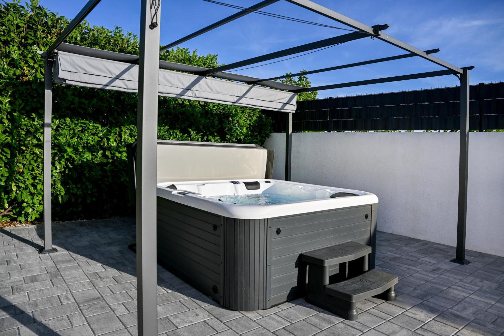 Holiday Home Aprilis With Pool, Jacuzzi And Sauna Galovac  Exteriör bild