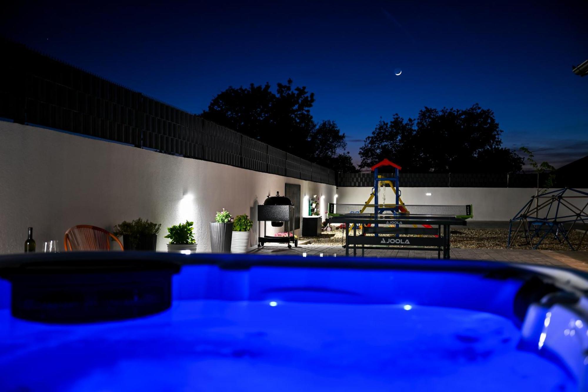 Holiday Home Aprilis With Pool, Jacuzzi And Sauna Galovac  Exteriör bild