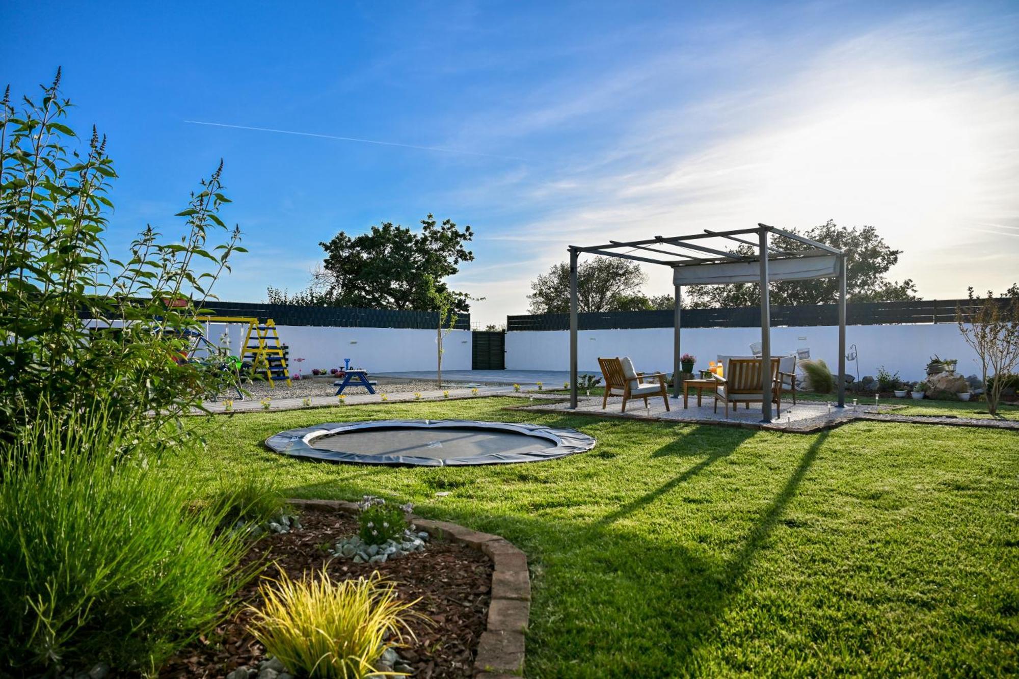 Holiday Home Aprilis With Pool, Jacuzzi And Sauna Galovac  Exteriör bild